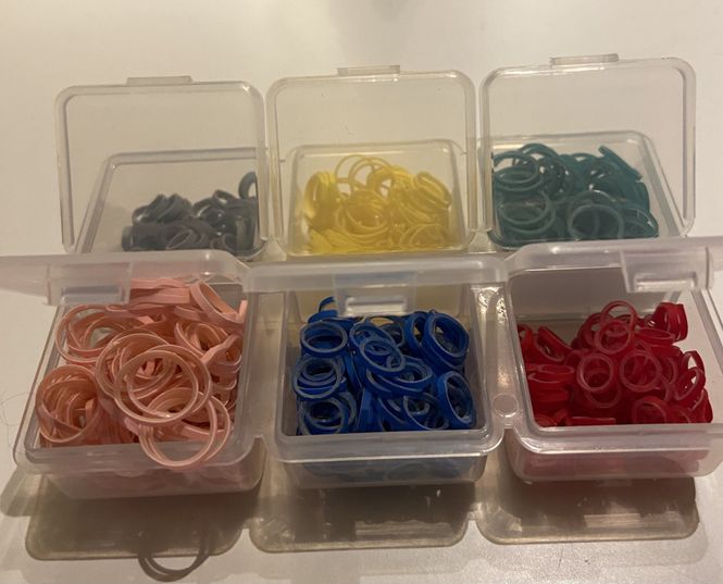 Hovedbilde Boks med strikk i 6 farger